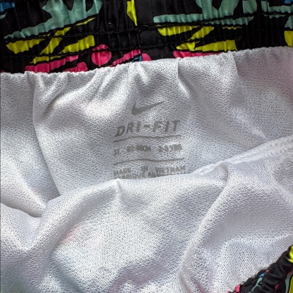 Nike girls 3T tank and shorts outfit - Picture 2 of 6